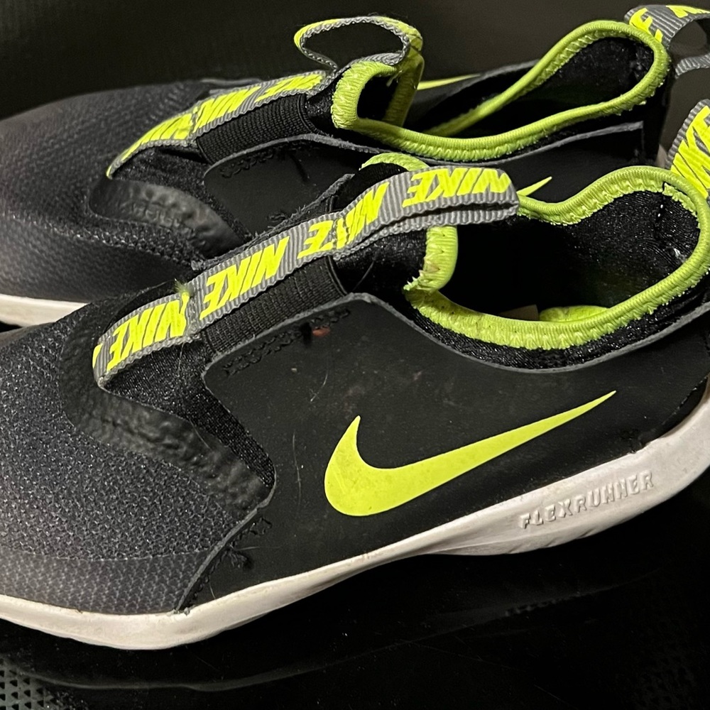 Kids Nike Flex Runner Shoes size 13
